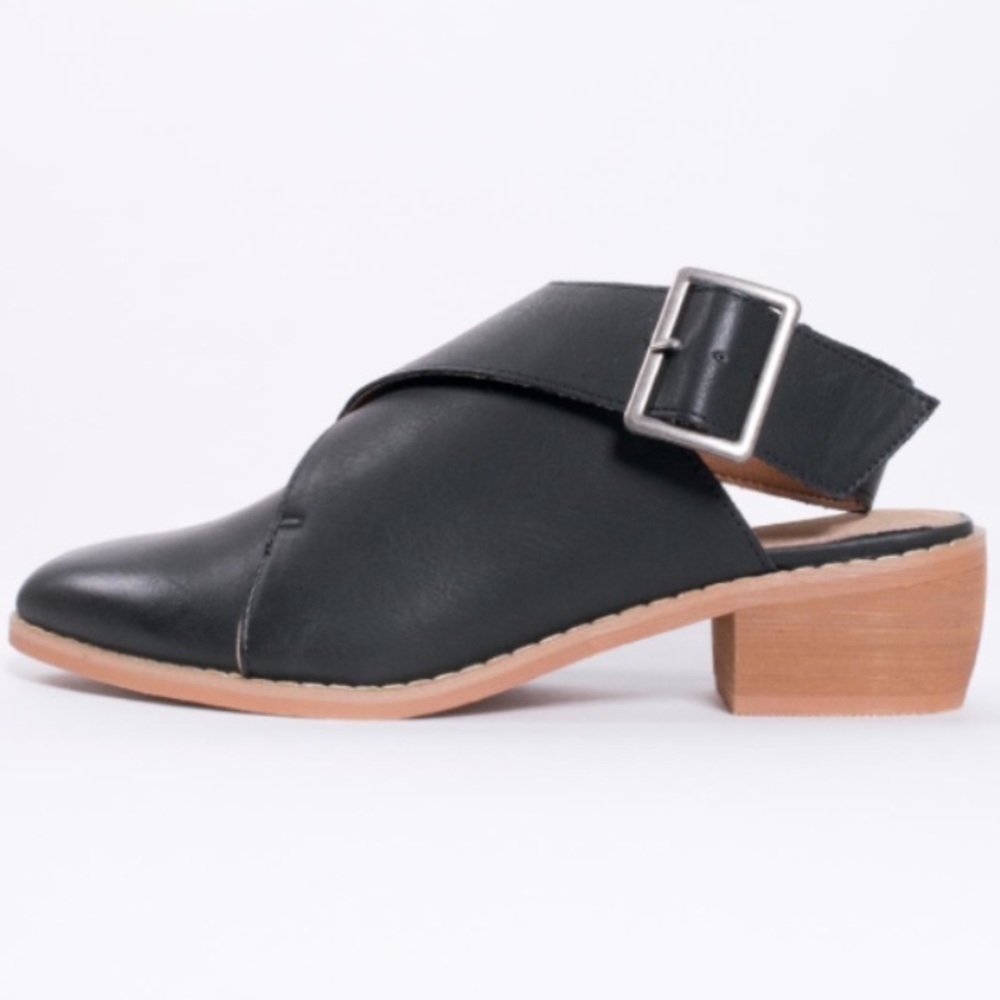 Mi.iM Buckle Wrap Pointed Toe Slingback Shoes
